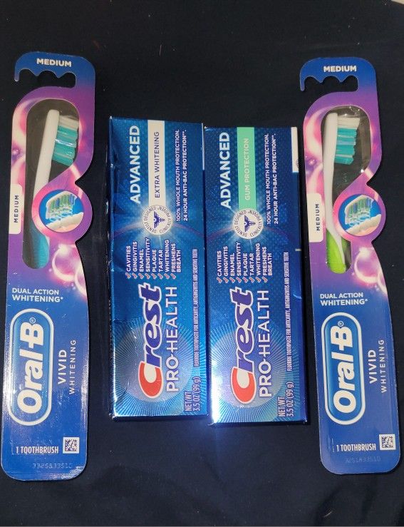 2 CREST PRO-HEALTH ADVANCED (3.5oz) & 2 ORAL-B VIVID WHITENING TOOTHBRUSH FOR $9
