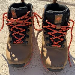 Boys Columbia Boots Size 1