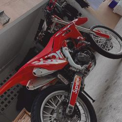 Motora  Crf 150 Año 2017 Impecable Prende Por Starter Tiene Tablilla Y Marbete 