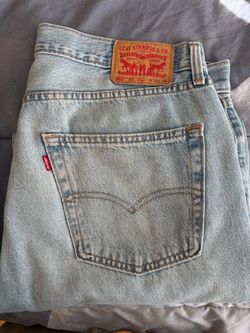 Light blue levi jeans