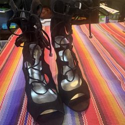 Breckelle's Roma 31 Black Cutout Lace-Up Booties Size 7 Free