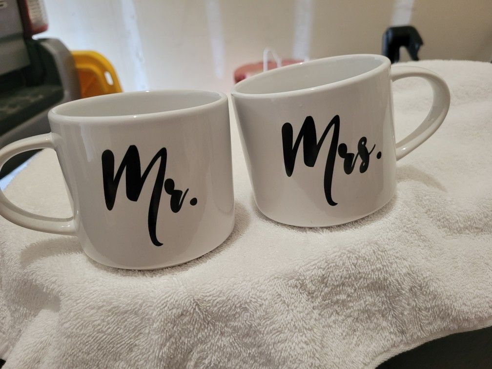 Mr & Mrs Mug Set