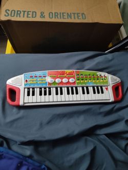 Electric Keyboard Piano
