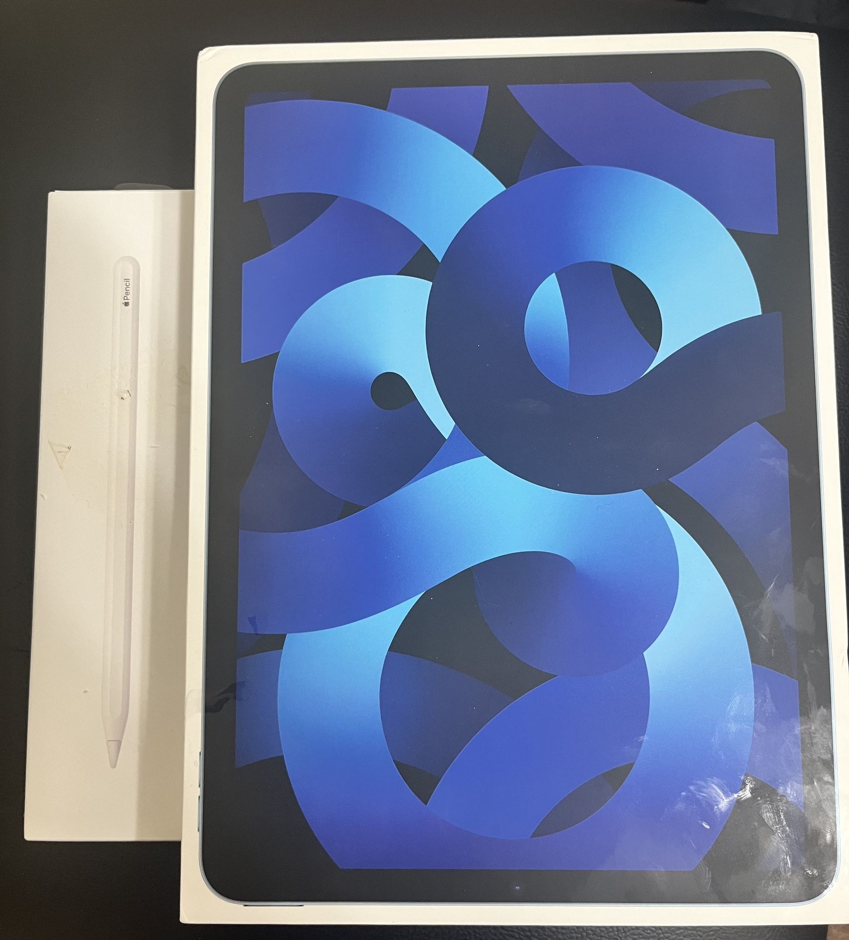 (New) iPad Air 5th Gen 256 GB + Apple Pen