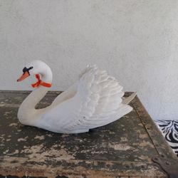 Franklin Mint Royal Swan White Bisque Porcelain Figurine Ronald Van Ruyckevelt