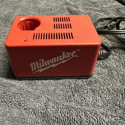 Milwaukee Battery Charger 