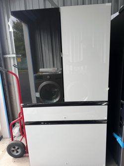 New Samsung Bespoke refrigeratorCounter-Depth Beverage Center 23-cu ft 4 -Door Counter depth French