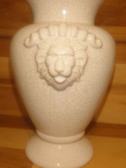 Vase w/lion imprint