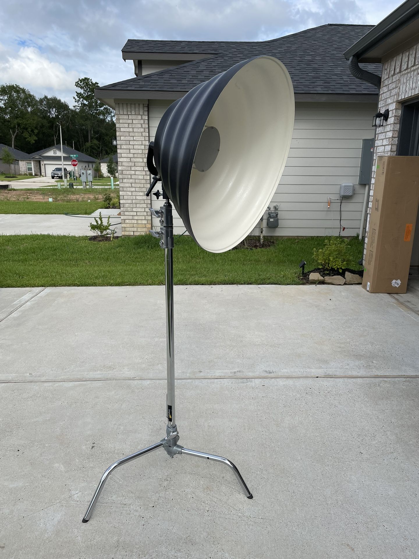 Mola Setti 28" Beauty Dish Soft Lite Reflector (White) /w C Stand — Professional photography Equipment