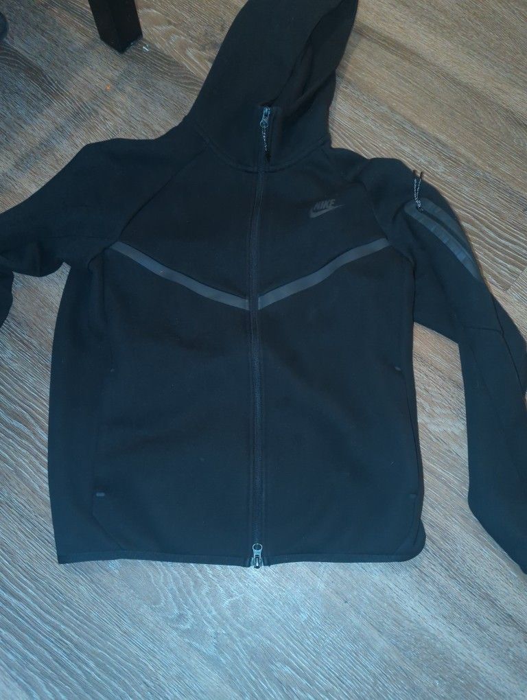 Nike Tech
Men's Full-Zip Windrunner Hoodie