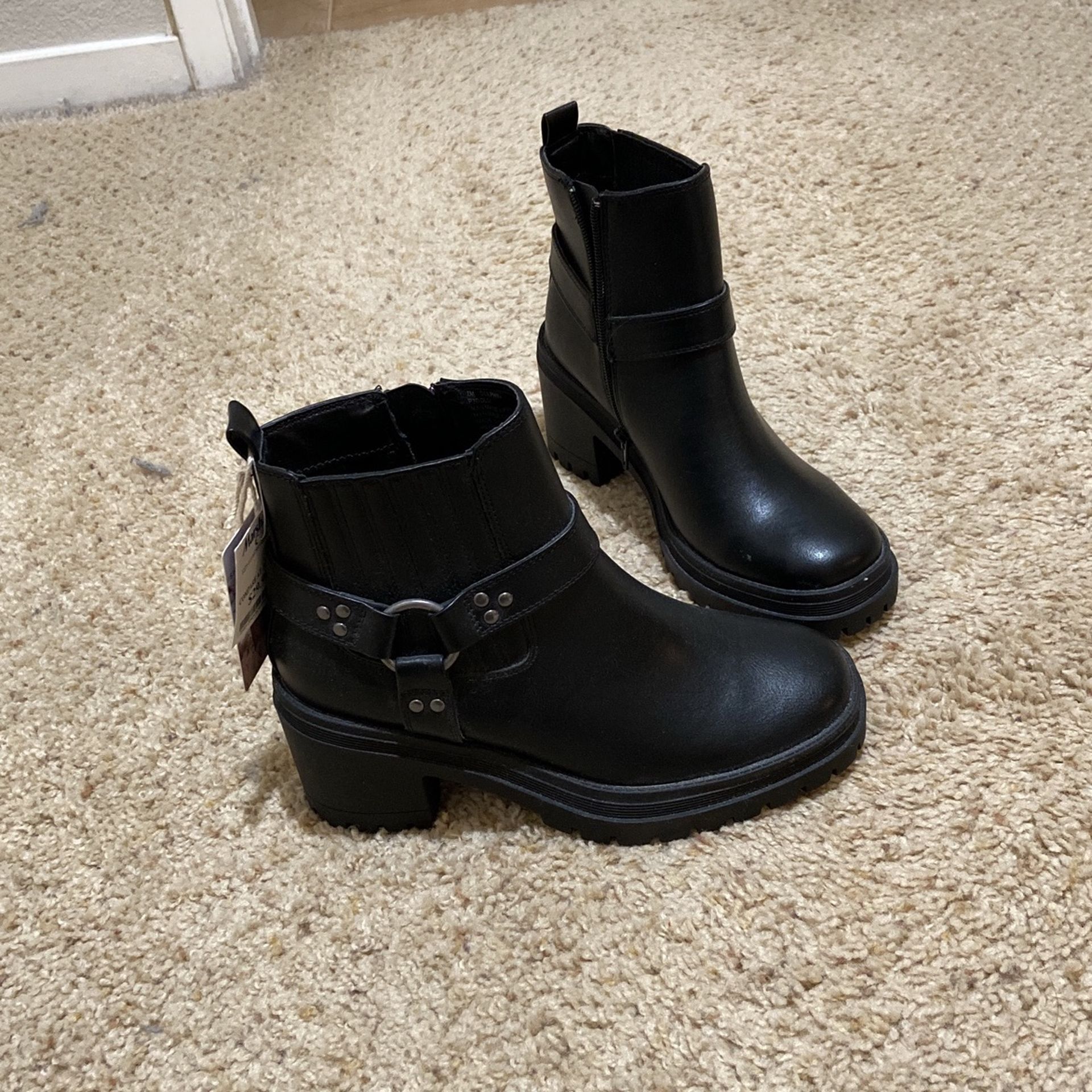 Boots Size 7 Never Worn