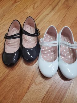 Christie & Jill Size 11 M (1 New & 1 Used)