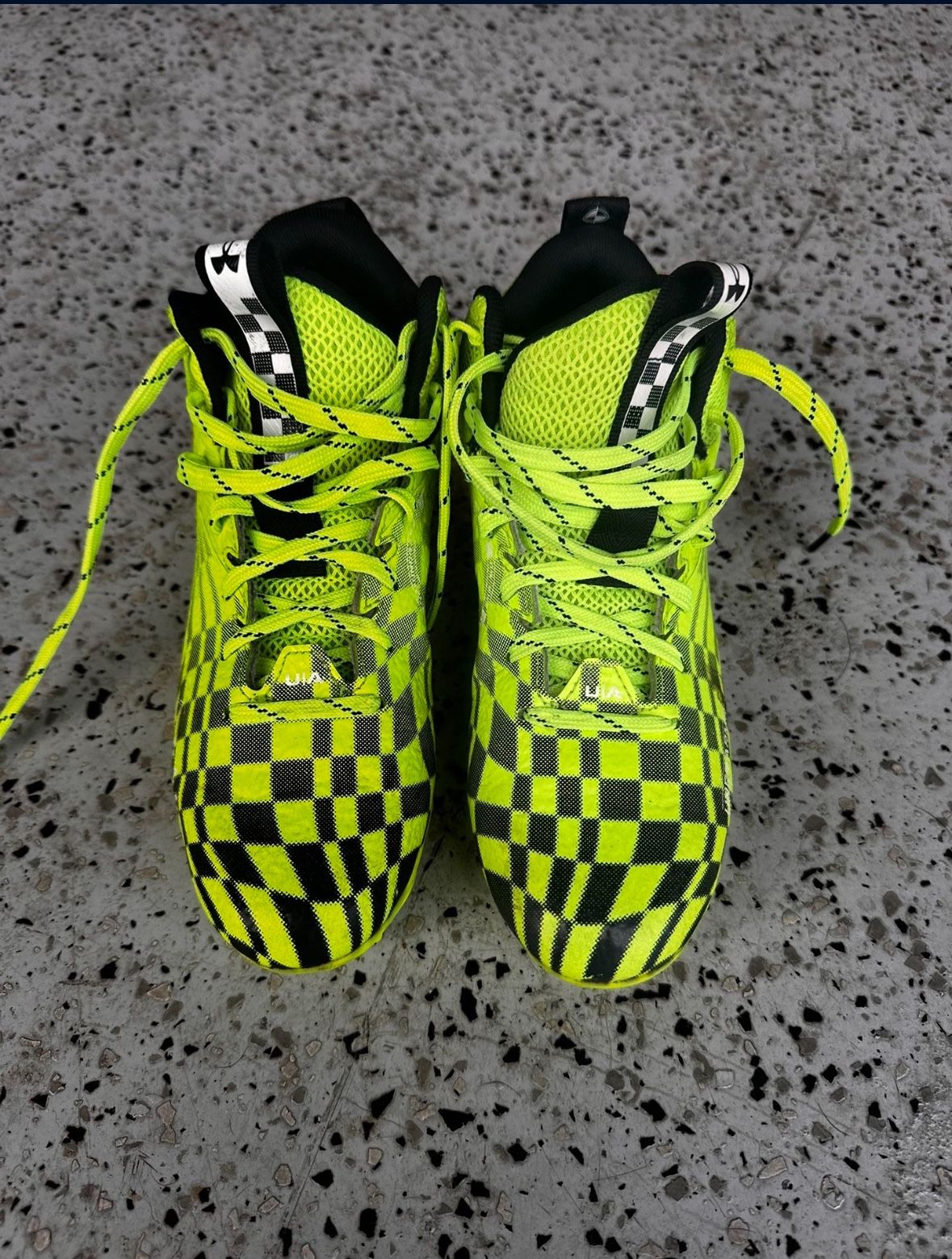 Under Armour youth football cleats like new- size 4y