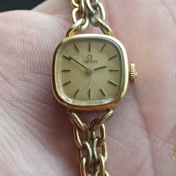 Ladies Swiss Luxury Style Watch