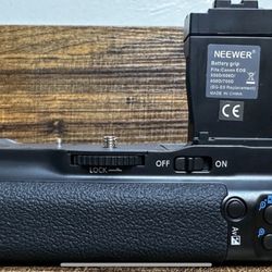 Neewer Vertical Battery Grip cannon