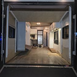 Toy Hauler Trailer 27'
