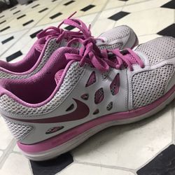 Nike (Women’s 8.5)