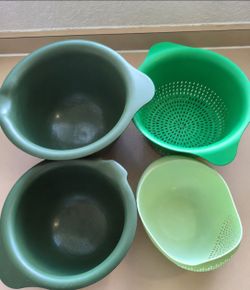 4-Piece Green Mixing Bowl & Colander Set
