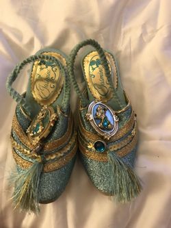 Girls Halloween jasmine dress with shoes size 5/6