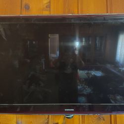 60" Samsung TV Flat screen WITH free Roku And Remote