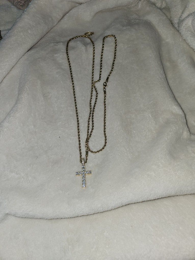 22 inch Twisted Rope chain with rhinestonecross pendant. Includes 18inch Gold rope chain. Great gift!