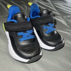 All In Motion Toddler Size 5 Like New 