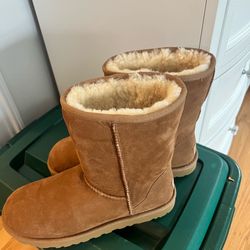 Ladies, UGG boots size 9, never worn