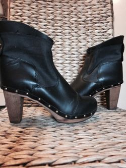 Black Sanita clogs