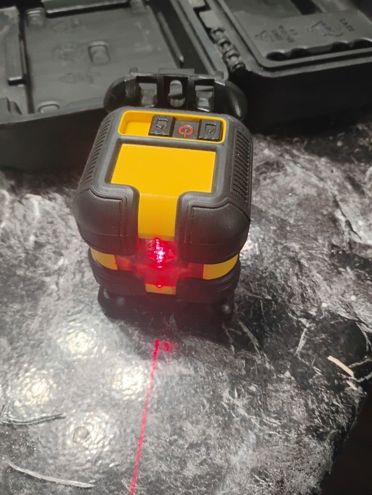 🔥 FOR SALE: DEWALT 40ft Self-Leveling Cross Line Laser Level - LIKE NEW! 🔥 is