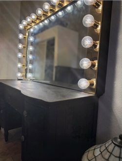 Vanity desk with dimmer switch and led lighting.