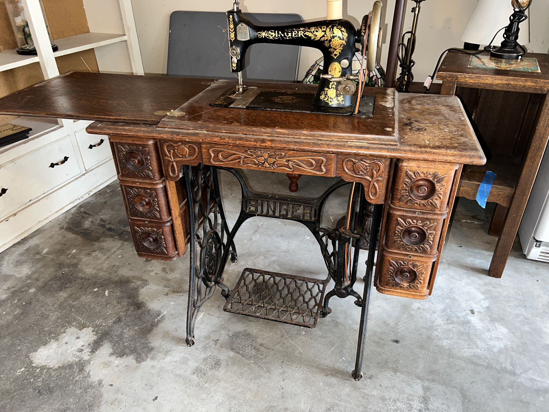 1904 SINGER SEWING MACHINE