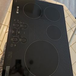 GE Profile 30-in 4 burners Black Smart Compatible Induction Cooktop