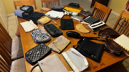 27 handbag all  $700.00 cash