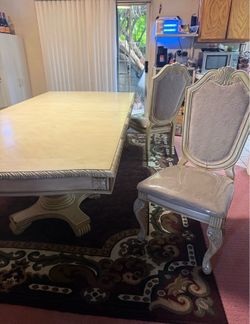 $150 / WOOD DINING TABLE & 6 CHAIRS / NEEDS TO GO