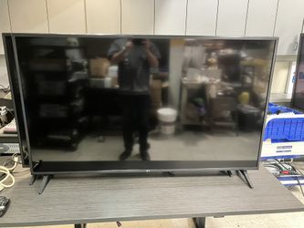 LG 60’ 4K Smart TV 📺 