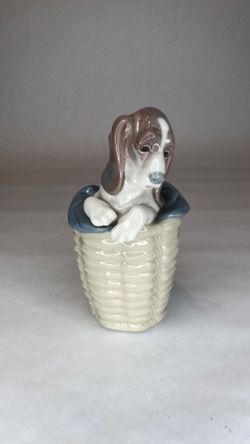 Llardo 1128 ‘Dog in a Basket’ Porcelain Figurine