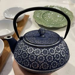 Iron tea pot 