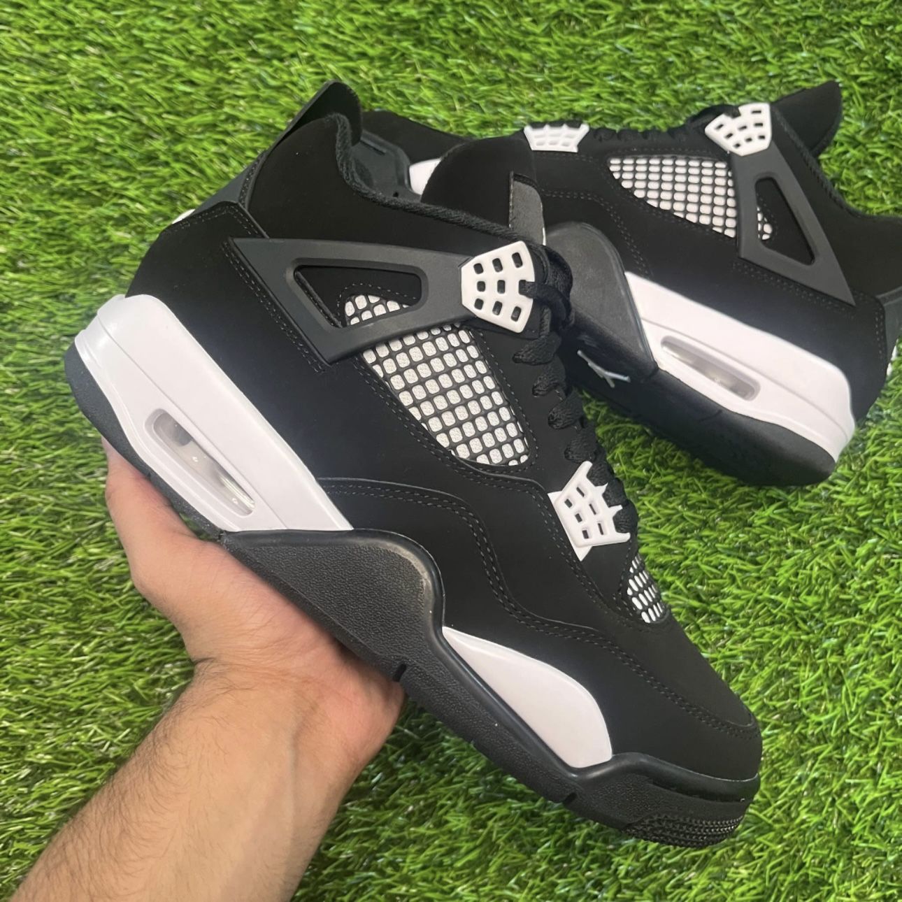 Jordan 4 "White thunder'