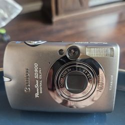 Canon PowerShot SD900 Digital Camera 10MP come with charger 