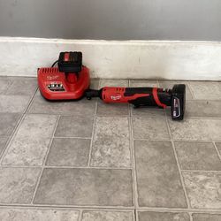 Milwaukee (2457-20) 12volt 3/8” Ratchet W 2 Batteries And Charger 