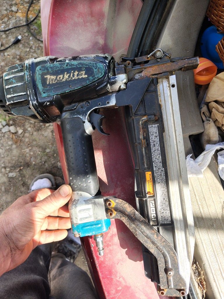 Makita At1150a 7/16" Medium Crown Stapler