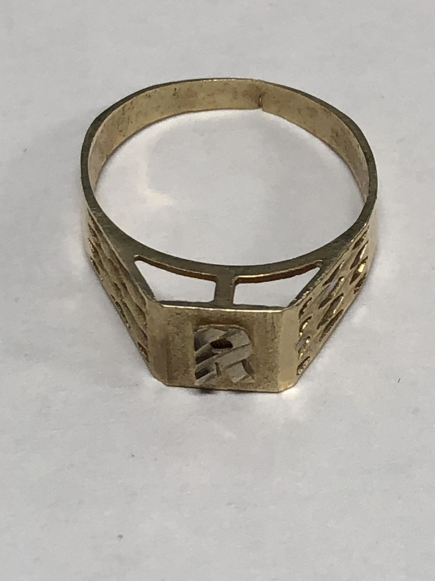 14k Letter “R” Gold Ring 1.6 Grams Size 6