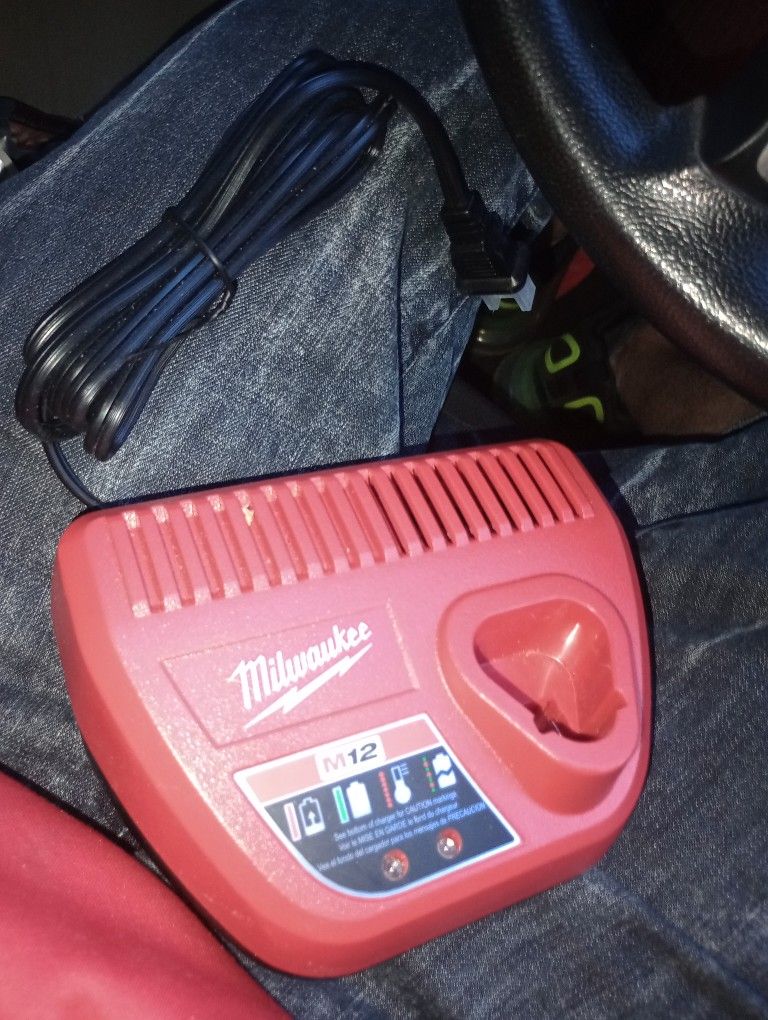 Milwaukee M12 Charger