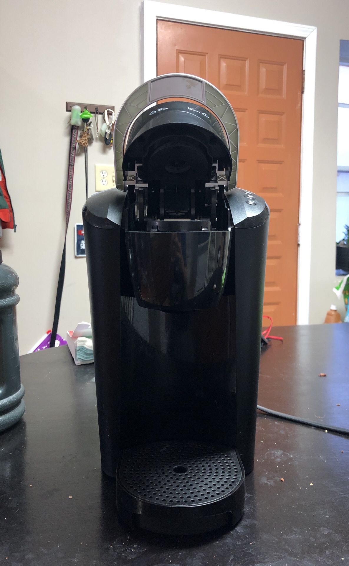 KEURIG COFFEE MAKER!!