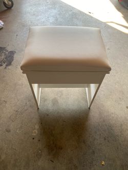 Vanity chair