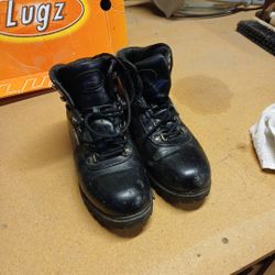 Selling some boots for $10 use size 11.