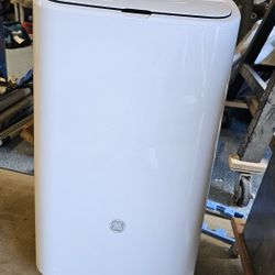 Ge Air Conditioner,  Cools 25 Sq Ft.