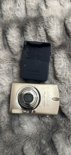 Canon PowerShot SD550 Digital ELPH Camera