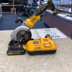 Dewalt Atomic 20V MAX Cordless Brushless 4-1/2” Circular Saw With 1 Battery And Fast Charger 