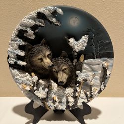 Classic Wildlife Collection 3D Wolf Collector Plate